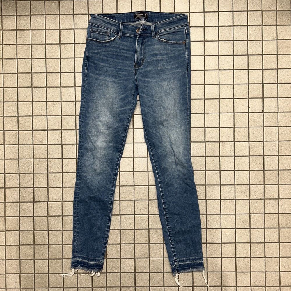 Abercrombie & Fitch Harper Ankle Jeans Women's Size 26/2L Blue Low Rise Raw Hem